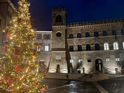 Il Natale di Magione (PG) si illumina con l’albero portato da BigMat Pesciarelli